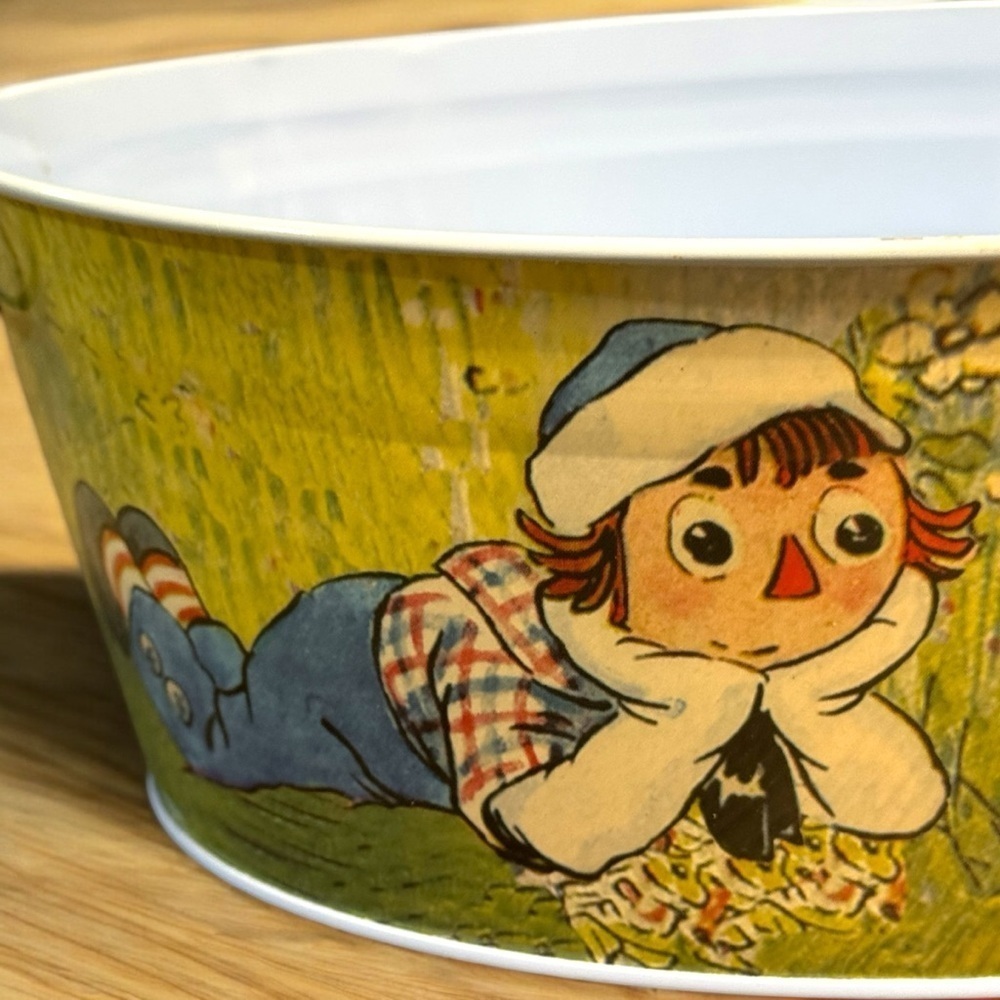 Vintage Raggedy Ann & Andy Collectible Oval BLUE TIN BASKET CONTAINER  W/Handles - Picture 7 of 9